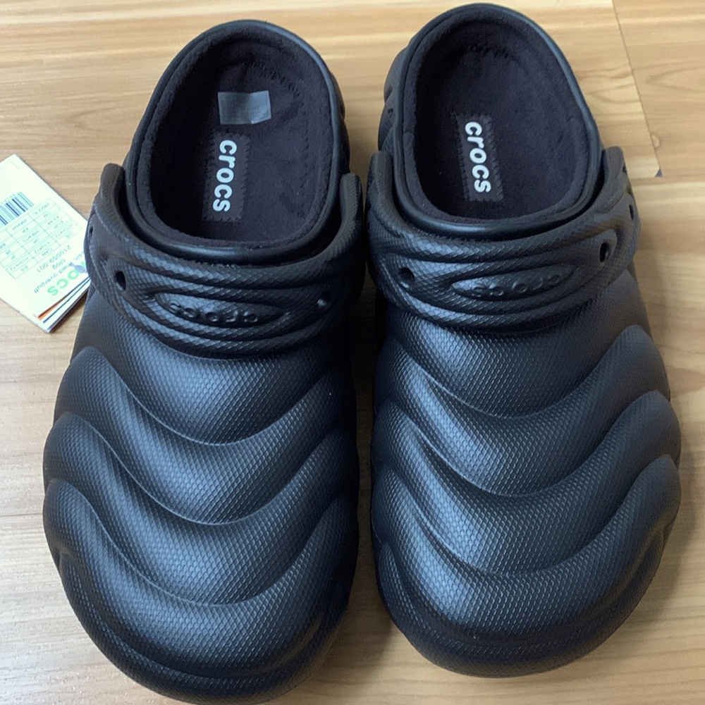 Black Crocs